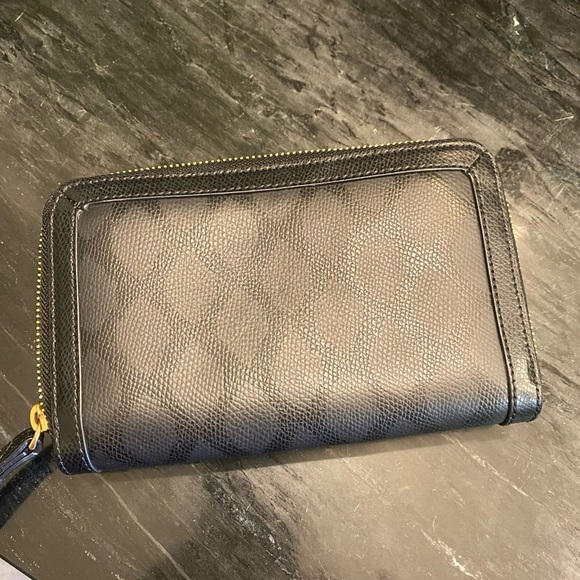 Vera Bradley Handbags - Vera BradleyBlack Textured Zip-Around Wallet NWOT